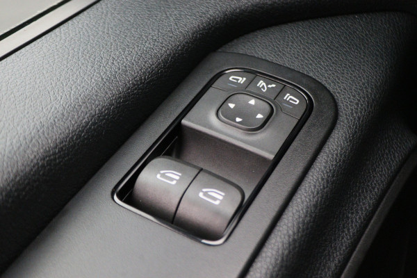 Mercedes-Benz Sprinter 317 CDI L2H2 Airco, Cruise, Chauffeursstoel, Camera, Rijstrooksensor, Trekhaak, DAB