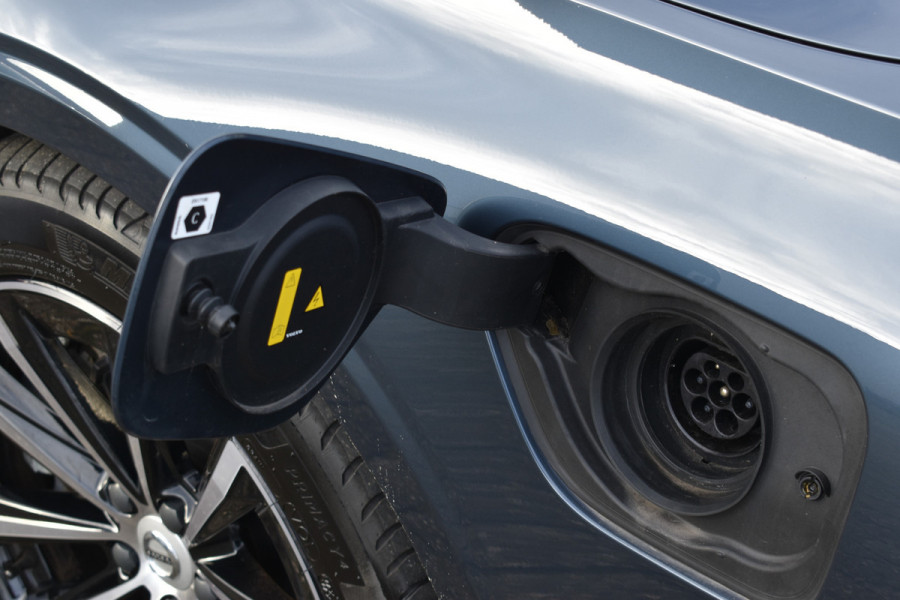 Volvo V60 T6 AWD 350PK Plug-in Hybrid Plus Dark | Trekhaak | H&K | 360 Camera| BLIS | ACC | Leder | Stuurverwarming
