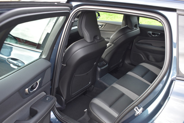 Volvo V60 T6 AWD 350PK Plug-in Hybrid Plus Dark | Trekhaak | H&K | 360 Camera| BLIS | ACC | Leder | Stuurverwarming