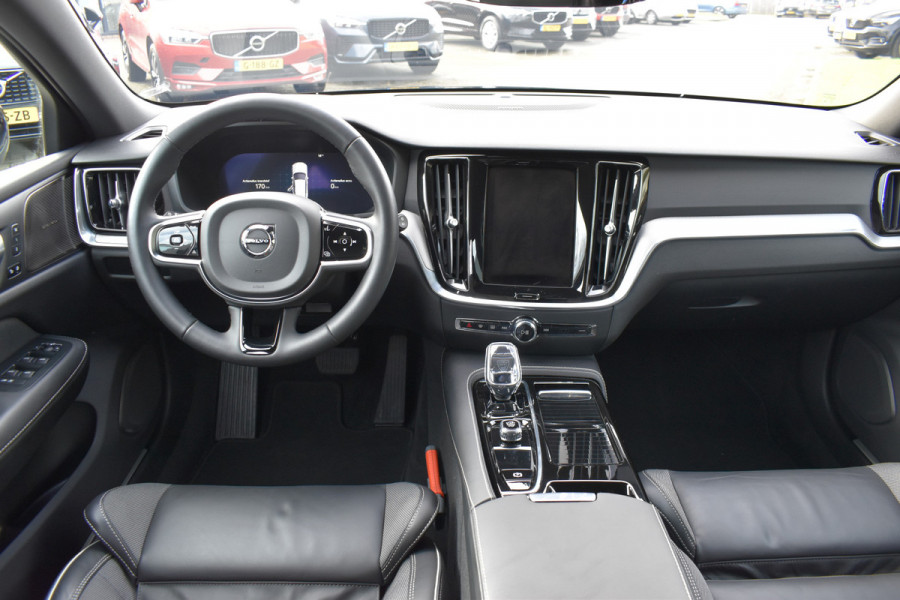 Volvo V60 T6 AWD 350PK Plug-in Hybrid Plus Dark | Trekhaak | H&K | 360 Camera| BLIS | ACC | Leder | Stuurverwarming