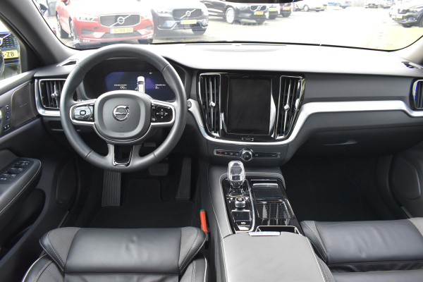 Volvo V60 T6 AWD 350PK Plug-in Hybrid Plus Dark | Trekhaak | H&K | 360 Camera| BLIS | ACC | Leder | Stuurverwarming