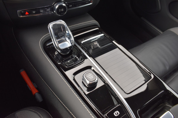 Volvo V60 T6 AWD 350PK Plug-in Hybrid Plus Dark | Trekhaak | H&K | 360 Camera| BLIS | ACC | Leder | Stuurverwarming
