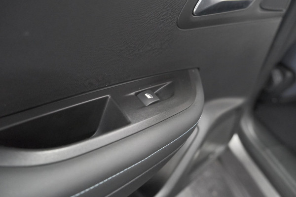 Peugeot 2008 PureTech 130 Allure Pack | Adaptieve Cruise Control | Stoelverwarming | Camera | Apple Carplay