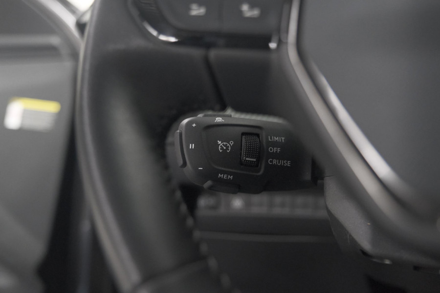 Peugeot 2008 PureTech 130 Allure Pack | Adaptieve Cruise Control | Stoelverwarming | Camera | Apple Carplay