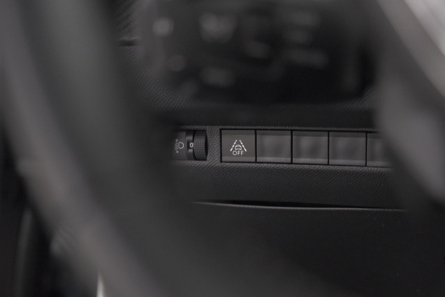 Peugeot 2008 PureTech 130 Allure Pack | Adaptieve Cruise Control | Stoelverwarming | Camera | Apple Carplay