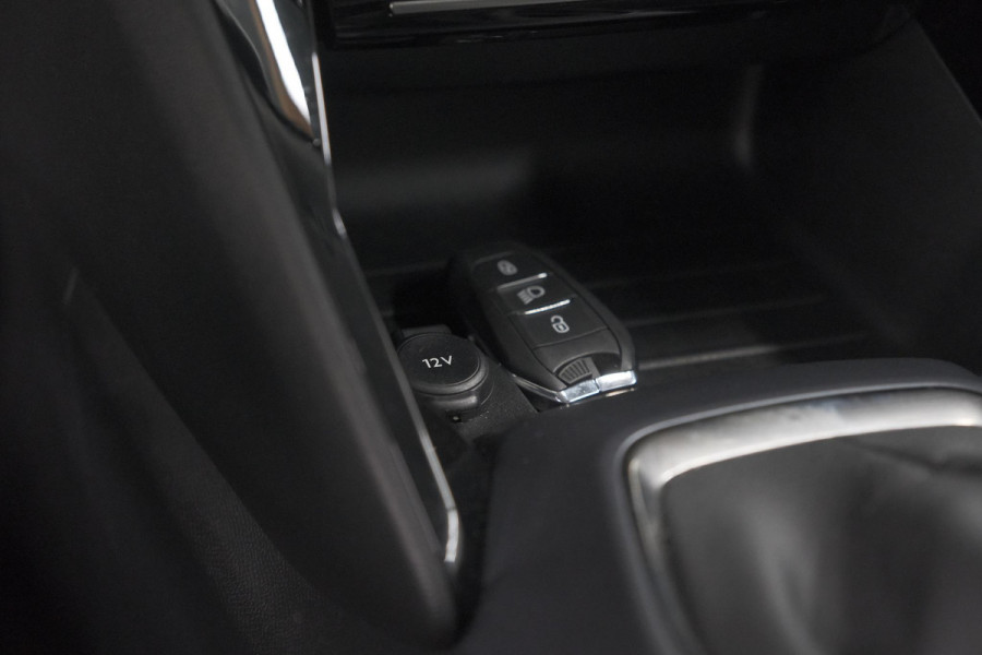 Peugeot 2008 PureTech 130 Allure Pack | Adaptieve Cruise Control | Stoelverwarming | Camera | Apple Carplay