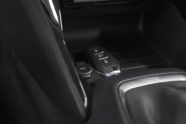 Peugeot 2008 PureTech 130 Allure Pack | Adaptieve Cruise Control | Stoelverwarming | Camera | Apple Carplay