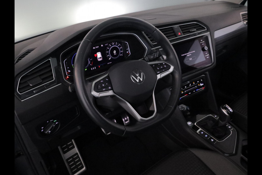 Volkswagen Tiguan 1.4 TSI eHybrid Life Active 245 pk Automaat (DSG) | Navigatie via App | Panoramadak | Trekhaak (wergklapbaar) Parkeersensoren | Stoelverwarming v/a |