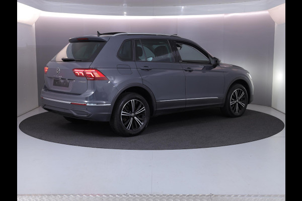 Volkswagen Tiguan 1.4 TSI eHybrid Life Active 245 pk Automaat (DSG) | Navigatie via App | Panoramadak | Trekhaak (wergklapbaar) Parkeersensoren | Stoelverwarming v/a |