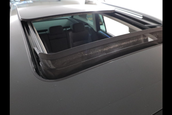 Volkswagen Tiguan 1.4 TSI eHybrid Life Active 245 pk Automaat (DSG) | Navigatie via App | Panoramadak | Trekhaak (wergklapbaar) Parkeersensoren | Stoelverwarming v/a |