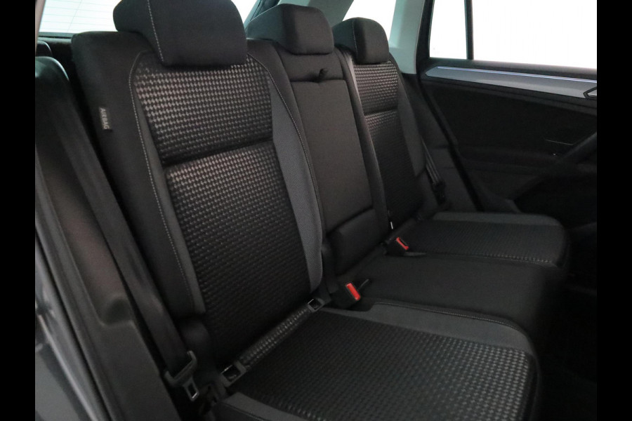 Volkswagen Tiguan 1.4 TSI eHybrid Life Active 245 pk Automaat (DSG) | Navigatie via App | Panoramadak | Trekhaak (wergklapbaar) Parkeersensoren | Stoelverwarming v/a |