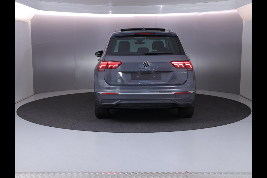 Volkswagen Tiguan 1.4 TSI eHybrid Life Active 245 pk Automaat (DSG) | Navigatie via App | Panoramadak | Trekhaak (wergklapbaar) Parkeersensoren | Stoelverwarming v/a |