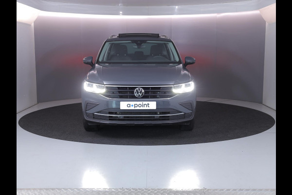 Volkswagen Tiguan 1.4 TSI eHybrid Life Active 245 pk Automaat (DSG) | Navigatie via App | Panoramadak | Trekhaak (wergklapbaar) Parkeersensoren | Stoelverwarming v/a |