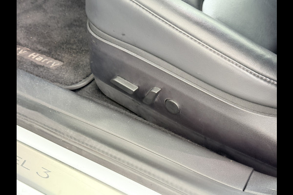 Tesla Model 3 RWD SR+ 60kWh 325PK Lmv 18" AutoPilot Leder PanoDak Adaptive-Cruise Lmv Camera's Elektr.-Stuur+Stoelen+Spiegels+Geheugen+Easy-En Navi LED Comfortstoelen ACC DAB Keyless en Voorverwarmen interieur via App One-Pedal-Drive Origineel Nederlandse auto tot 11kw laden thuis! Garantie Accu tot 10-12-2027 max 160.000km 1.584kg licht!