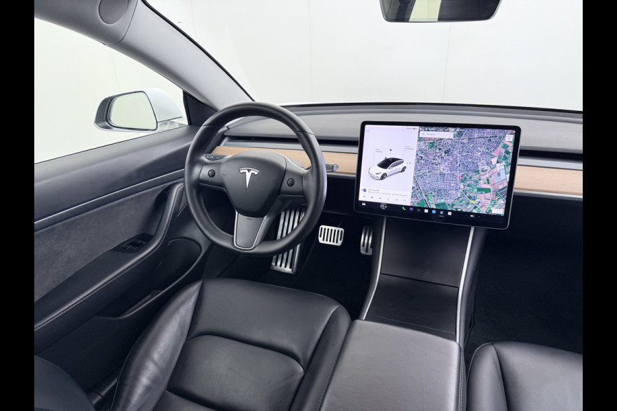 Tesla Model 3 RWD SR+ 60kWh 325PK Lmv 18" AutoPilot Leder PanoDak Adaptive-Cruise Lmv Camera's Elektr.-Stuur+Stoelen+Spiegels+Geheugen+Easy-En Navi LED Comfortstoelen ACC DAB Keyless en Voorverwarmen interieur via App One-Pedal-Drive Origineel Nederlandse auto tot 11kw laden thuis! Garantie Accu tot 10-12-2027 max 160.000km 1.584kg licht!
