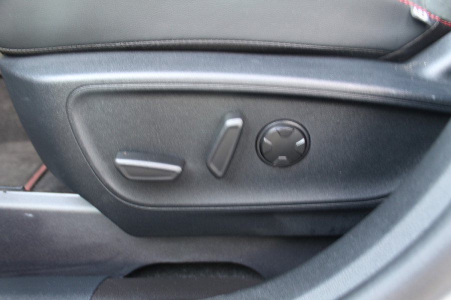 Ford Kuga 2.5-243pk PHEV ST-Line X. Van €. 54.937,- voor €. 43.735,- ! Trekgewicht van 2.100kg ! Elektr. verstelb. AGR stoelen voor, Stoel-, stuur-, voorraam- en achterbank verwarming, Elektr. panorama/schuif-kanteldak , Trekhaak elektr. wegklapbaar, B&O soundsyst. etc.