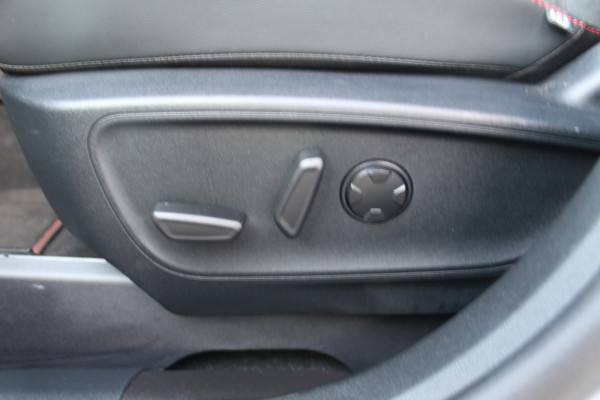 Ford Kuga 2.5-243pk PHEV ST-Line X. Van €. 54.937,- voor €. 43.735,- ! Trekgewicht van 2.100kg ! Elektr. verstelb. AGR stoelen voor, Stoel-, stuur-, voorraam- en achterbank verwarming, Elektr. panorama/schuif-kanteldak , Trekhaak elektr. wegklapbaar, B&O soundsyst. etc.