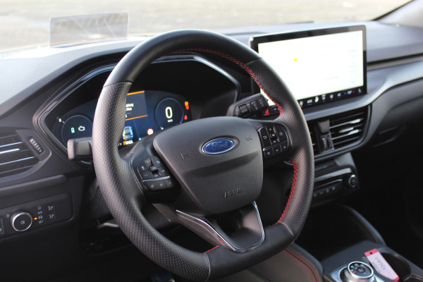 Ford Kuga 2.5-243pk PHEV ST-Line X. Van €. 54.937,- voor €. 43.735,- ! Trekgewicht van 2.100kg ! Elektr. verstelb. AGR stoelen voor, Stoel-, stuur-, voorraam- en achterbank verwarming, Elektr. panorama/schuif-kanteldak , Trekhaak elektr. wegklapbaar, B&O soundsyst. etc.