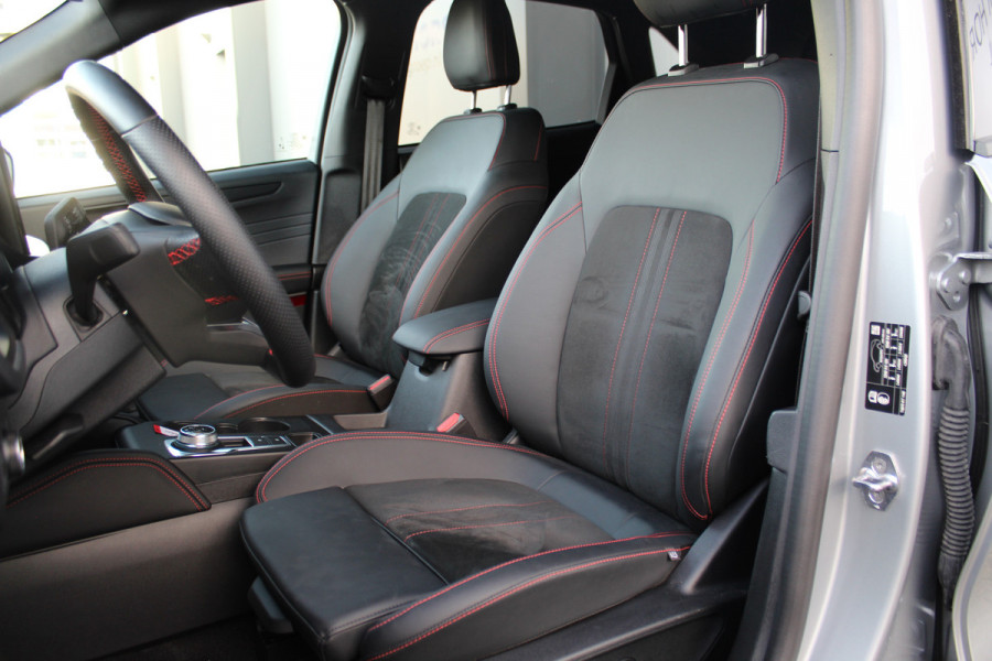 Ford Kuga 2.5-243pk PHEV ST-Line X. Van €. 54.937,- voor €. 43.735,- ! Trekgewicht van 2.100kg ! Elektr. verstelb. AGR stoelen voor, Stoel-, stuur-, voorraam- en achterbank verwarming, Elektr. panorama/schuif-kanteldak , Trekhaak elektr. wegklapbaar, B&O soundsyst. etc.