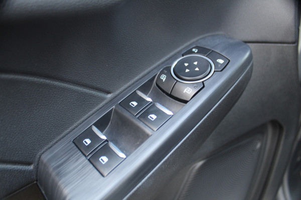 Ford Kuga 2.5-243pk PHEV ST-Line X. Van €. 54.937,- voor €. 43.735,- ! Trekgewicht van 2.100kg ! Elektr. verstelb. AGR stoelen voor, Stoel-, stuur-, voorraam- en achterbank verwarming, Elektr. panorama/schuif-kanteldak , Trekhaak elektr. wegklapbaar, B&O soundsyst. etc.