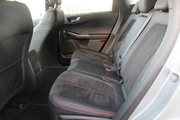 Ford Kuga 2.5-243pk PHEV ST-Line X. Van €. 54.937,- voor €. 43.735,- ! Trekgewicht van 2.100kg ! Elektr. verstelb. AGR stoelen voor, Stoel-, stuur-, voorraam- en achterbank verwarming, Elektr. panorama/schuif-kanteldak , Trekhaak elektr. wegklapbaar, B&O soundsyst. etc.