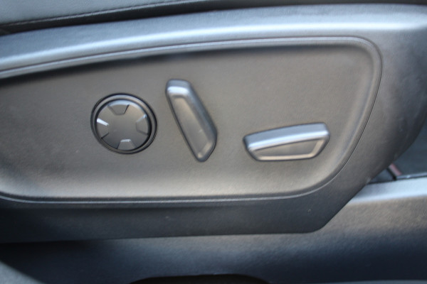 Ford Kuga 2.5-243pk PHEV ST-Line X. Van €. 54.937,- voor €. 43.735,- ! Trekgewicht van 2.100kg ! Elektr. verstelb. AGR stoelen voor, Stoel-, stuur-, voorraam- en achterbank verwarming, Elektr. panorama/schuif-kanteldak , Trekhaak elektr. wegklapbaar, B&O soundsyst. etc.