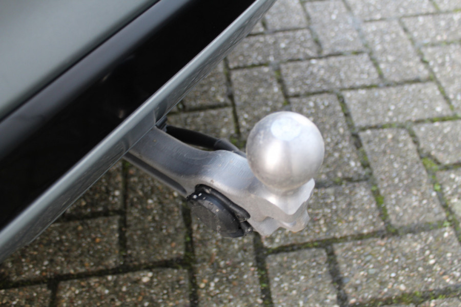 Ford Kuga 2.5-243pk PHEV ST-Line X. Van €. 54.937,- voor €. 43.735,- ! Trekgewicht van 2.100kg ! Elektr. verstelb. AGR stoelen voor, Stoel-, stuur-, voorraam- en achterbank verwarming, Elektr. panorama/schuif-kanteldak , Trekhaak elektr. wegklapbaar, B&O soundsyst. etc.