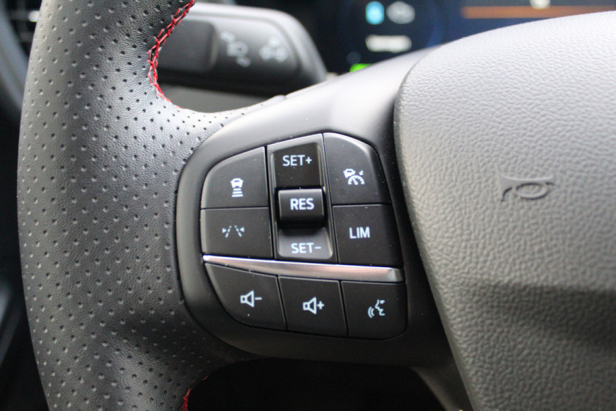 Ford Kuga 2.5-243pk PHEV ST-Line X. Van €. 54.937,- voor €. 43.735,- ! Trekgewicht van 2.100kg ! Elektr. verstelb. AGR stoelen voor, Stoel-, stuur-, voorraam- en achterbank verwarming, Elektr. panorama/schuif-kanteldak , Trekhaak elektr. wegklapbaar, B&O soundsyst. etc.