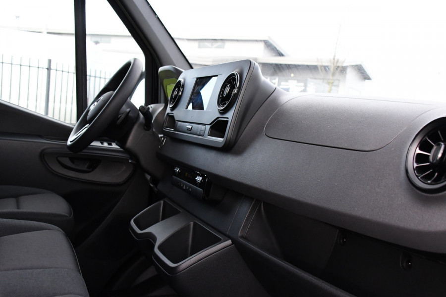 Mercedes-Benz Sprinter 317 1.9 CDI L2H2 RWD AMG Edition Camera, Cruise, Carplay, 170pk, Mistlampen, Multimedia, Automaat, Uniek!