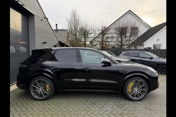 Porsche Cayenne 4.0 Turbo S E-Hybrid 680 PK | Keramische Remmen | Panoramadak | Head-Up Display | 360* Camera | Carbon | Elektrische Trekhaak |
