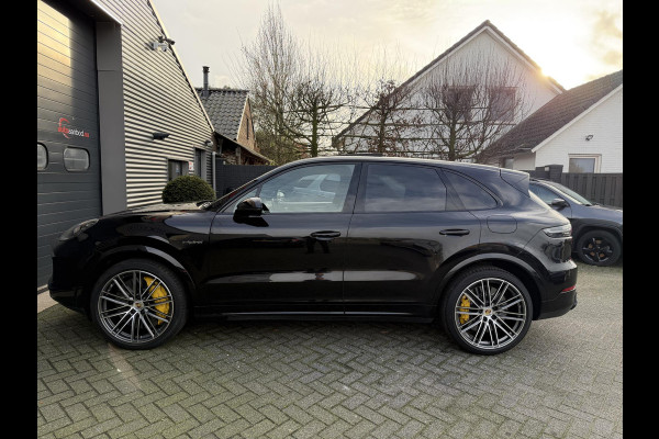 Porsche Cayenne 4.0 Turbo S E-Hybrid 680 PK | Keramische Remmen | Panoramadak | Head-Up Display | 360* Camera | Carbon | Elektrische Trekhaak |