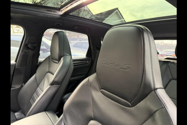 Porsche Cayenne 4.0 Turbo S E-Hybrid 680 PK | Keramische Remmen | Panoramadak | Head-Up Display | 360* Camera | Carbon | Elektrische Trekhaak |