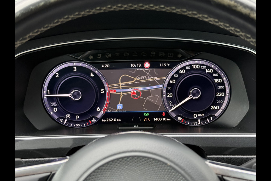 Volkswagen Tiguan 2.0 TDI 4Motion R-line | Grijs kent. | Pano | Virutal | ACC | Trekhaak