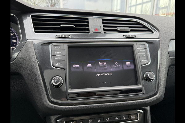 Volkswagen Tiguan 2.0 TDI 4Motion R-line | Grijs kent. | Pano | Virutal | ACC | Trekhaak