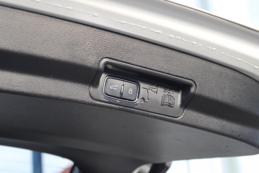 Ford Explorer 3.0 V6 EcoBoost PHEV Platinum | Trekhaak | Stoelverwarming + Koeling | 360 Camera | Adaptive Cruise Control | Climate Control | Navigatie |