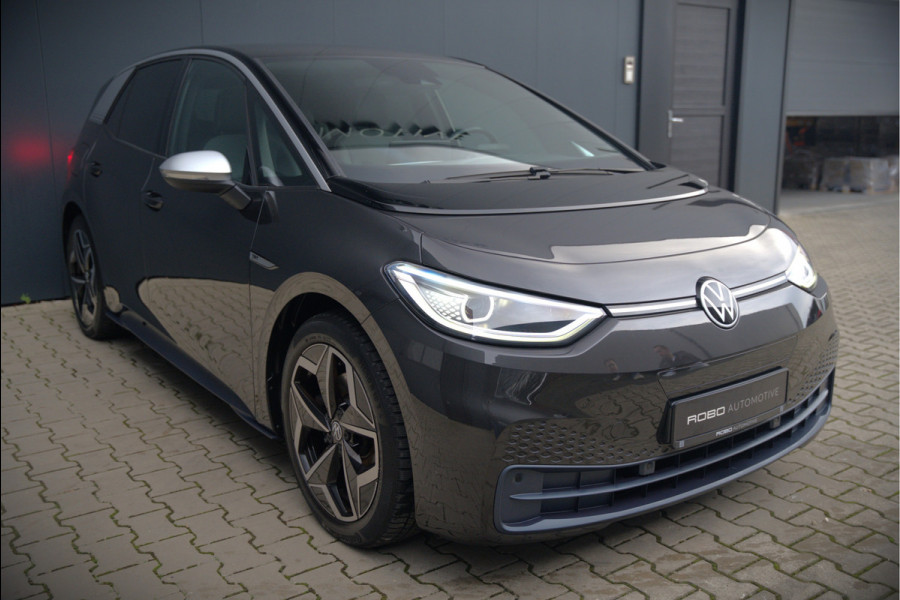 Volkswagen ID.3 First Plus 58 kWh | Stoelverwarming | Trekhaak | Camera | Adaptive Cruise Control | Navigatie | Standkachel | Keyless | Parkeersensoren | LED | Apple Carplay | BTW |