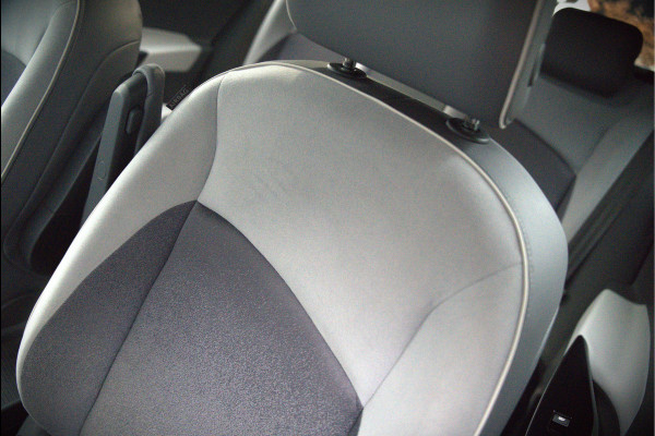 Volkswagen ID.3 First Plus 58 kWh | Stoelverwarming | Trekhaak | Camera | Adaptive Cruise Control | Navigatie | Standkachel | Keyless | Parkeersensoren | LED | Apple Carplay | BTW |