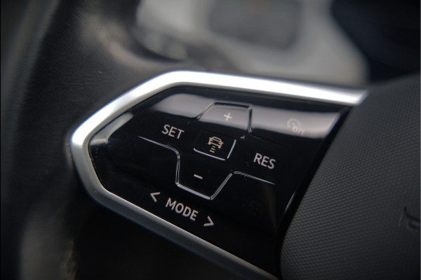 Volkswagen ID.3 First Plus 58 kWh | Stoelverwarming | Trekhaak | Camera | Adaptive Cruise Control | Navigatie | Standkachel | Keyless | Parkeersensoren | LED | Apple Carplay | BTW |