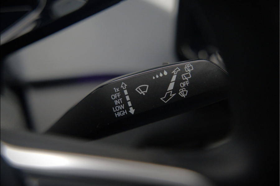 Volkswagen ID.3 First Plus 58 kWh | Stoelverwarming | Trekhaak | Camera | Adaptive Cruise Control | Navigatie | Standkachel | Keyless | Parkeersensoren | LED | Apple Carplay | BTW |