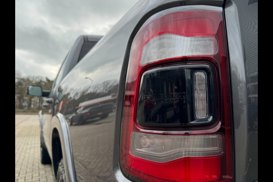 Dodge Ram 1500 Limited Night 5.7L 401pk LPG 4X4 Head-up SplitTailgate 360cam