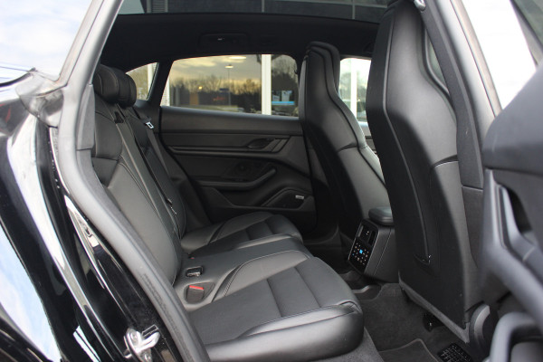 Porsche Taycan Cross Turismo 4 93 kWh / SoH 94.4% / Panoramadak / Camera / Leder / Sportchrono / 20'' / Luchtvering / Dodehoek / Sportstoelen / Stuurverwarming / Stoelverwarming / Bose / Cruise Control