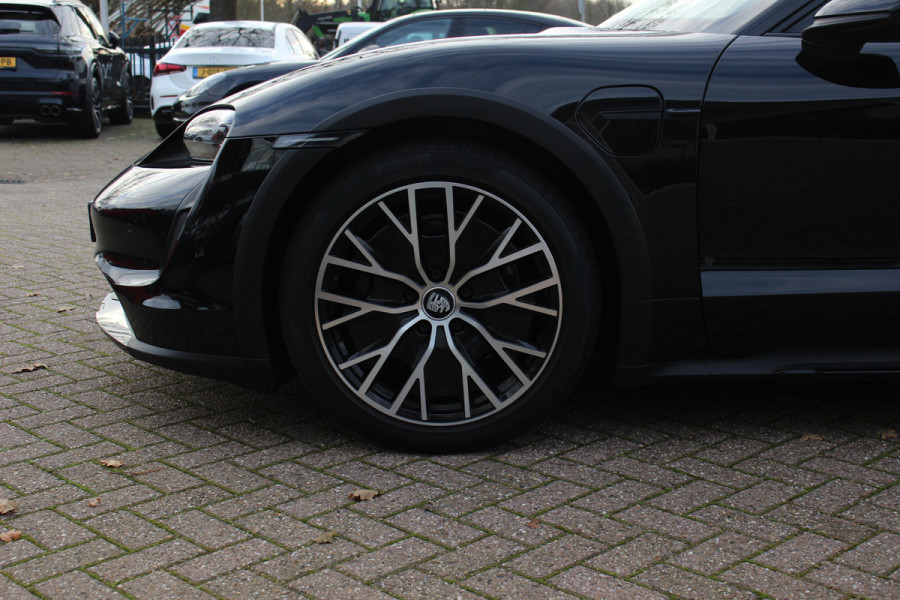 Porsche Taycan Cross Turismo 4 93 kWh / SoH 94.4% / Panoramadak / Camera / Leder / Sportchrono / 20'' / Luchtvering / Dodehoek / Sportstoelen / Stuurverwarming / Stoelverwarming / Bose / Cruise Control