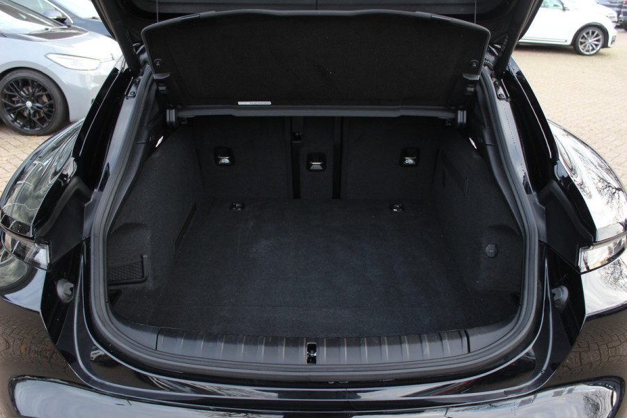 Porsche Taycan Cross Turismo 4 93 kWh / SoH 94.4% / Panoramadak / Camera / Leder / Sportchrono / 20'' / Luchtvering / Dodehoek / Sportstoelen / Stuurverwarming / Stoelverwarming / Bose / Cruise Control