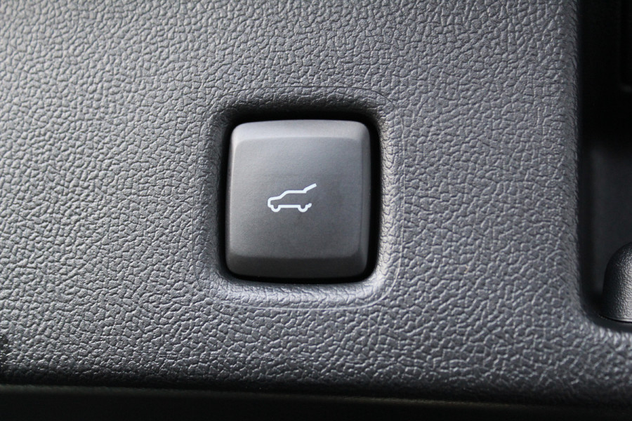 Ford Kuga 2.5-243pk PHEV ST-Line X. Van €. 54.937,- voor €. 43.735,- ! Trekgewicht van 2.100kg ! Elektr. verstelb. AGR stoelen voor, Stoel-, stuur-, voorraam- en achterbank verwarming, Elektr. panorama/schuif-kanteldak , Trekhaak elektr. wegklapbaar, B&O soundsyst. etc.