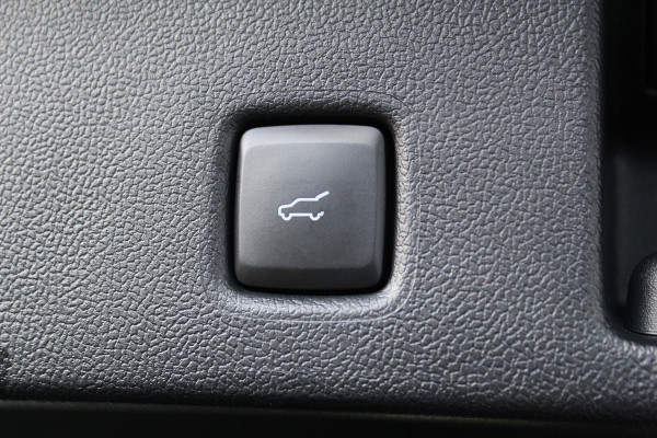 Ford Kuga 2.5-243pk PHEV ST-Line X. Van €. 54.937,- voor €. 43.735,- ! Trekgewicht van 2.100kg ! Elektr. verstelb. AGR stoelen voor, Stoel-, stuur-, voorraam- en achterbank verwarming, Elektr. panorama/schuif-kanteldak , Trekhaak elektr. wegklapbaar, B&O soundsyst. etc.