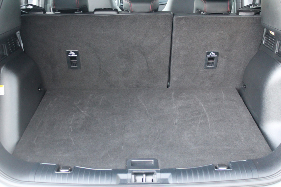 Ford Kuga 2.5-243pk PHEV ST-Line X. Van €. 54.937,- voor €. 43.735,- ! Trekgewicht van 2.100kg ! Elektr. verstelb. AGR stoelen voor, Stoel-, stuur-, voorraam- en achterbank verwarming, Elektr. panorama/schuif-kanteldak , Trekhaak elektr. wegklapbaar, B&O soundsyst. etc.