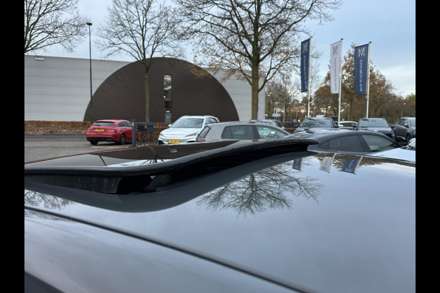 BMW 3-serie 330e High Executive VAN: €45.900,- VOOR: €41.877,- UW EINDEJAARSVOORDEEL: €4.023| M SPORT | SCHUIFDAK | LEDER | HARMAN KARDON | LASER LED | ELECTR STOELEN | KEYLESS | HEAD UP| DODE HOEK HERKENNING | STUURWIEL VERWARMING