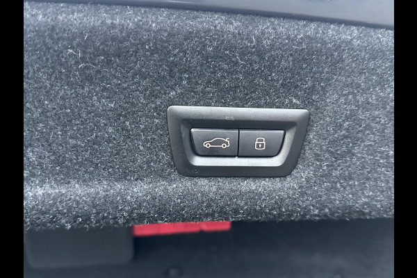 BMW 3-serie 330e High Executive VAN: €45.900,- VOOR: €41.877,- UW EINDEJAARSVOORDEEL: €4.023| M SPORT | SCHUIFDAK | LEDER | HARMAN KARDON | LASER LED | ELECTR STOELEN | KEYLESS | HEAD UP| DODE HOEK HERKENNING | STUURWIEL VERWARMING