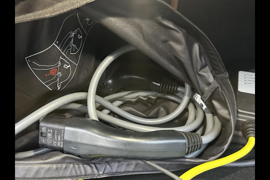 BMW 3-serie 330e High Executive VAN: €45.900,- VOOR: €41.877,- UW EINDEJAARSVOORDEEL: €4.023| M SPORT | SCHUIFDAK | LEDER | HARMAN KARDON | LASER LED | ELECTR STOELEN | KEYLESS | HEAD UP| DODE HOEK HERKENNING | STUURWIEL VERWARMING