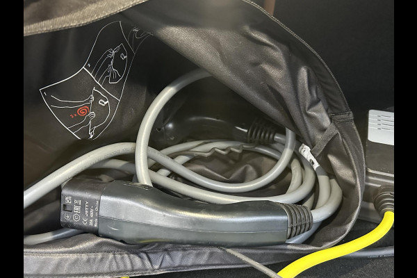 BMW 3-serie 330e High Executive VAN: €45.900,- VOOR: €41.877,- UW EINDEJAARSVOORDEEL: €4.023| M SPORT | SCHUIFDAK | LEDER | HARMAN KARDON | LASER LED | ELECTR STOELEN | KEYLESS | HEAD UP| DODE HOEK HERKENNING | STUURWIEL VERWARMING